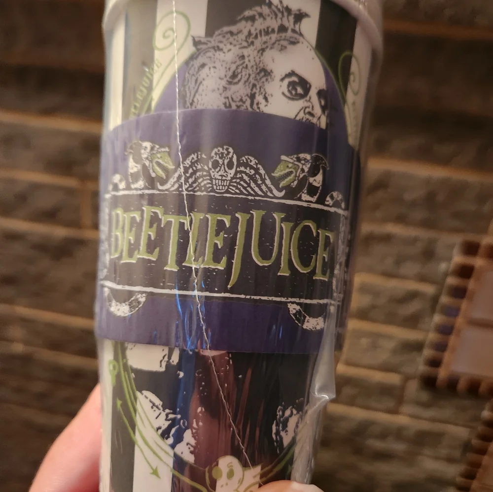 Beetlejuice paper travel cups with lids 16oz 8ct NEW